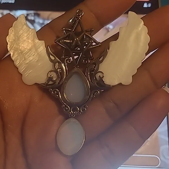 Opalite Wing necklace - Picture 2 of 2